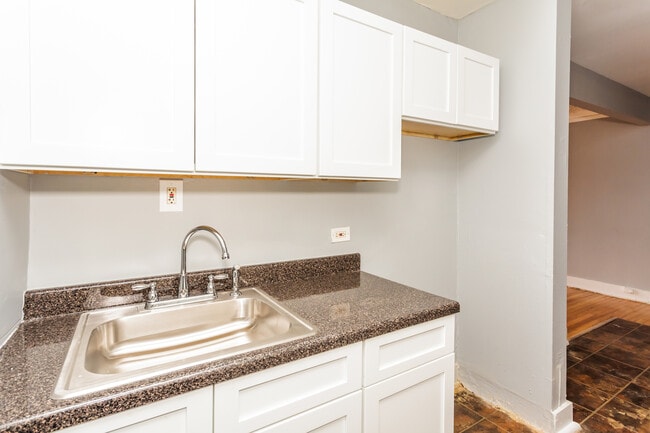 Foto del edificio - 6959 S Paxton Ave