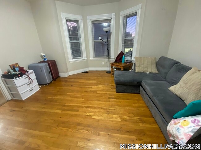 Foto del edificio - 1574 Tremont St