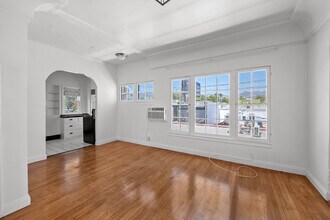Building Photo - 647 N Spaulding Ave