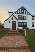 Building Photo - 40 Rogers St