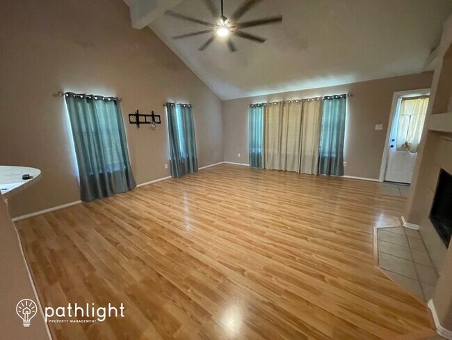 Building Photo - 400 Highview Cir