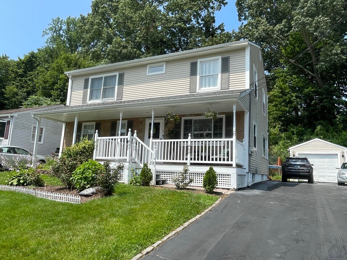 Primary Photo - 212 Milton Ave