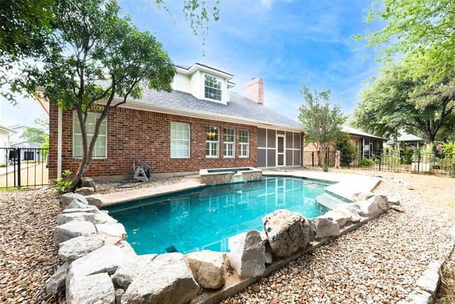 Foto del edificio - 641 Evergreen Ln