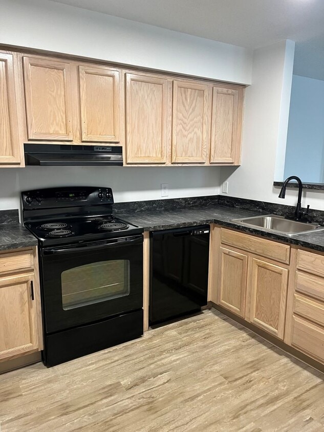 Photo - 35 Willow St (Springfield, MA)