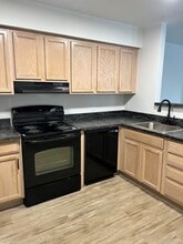 Building Photo - 35 Willow St