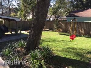 Building Photo - 210 Collingwood Ave