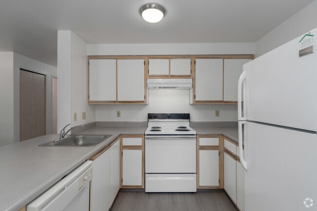 3BR, 1BA - 1,085SF - Kitchen - Tice Park
