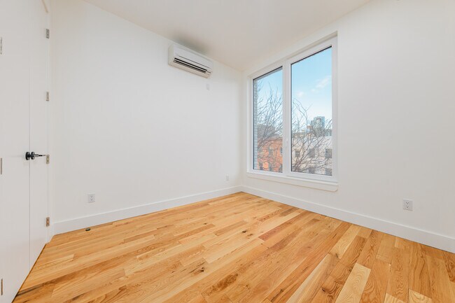 Building Photo - 33 Franklin St