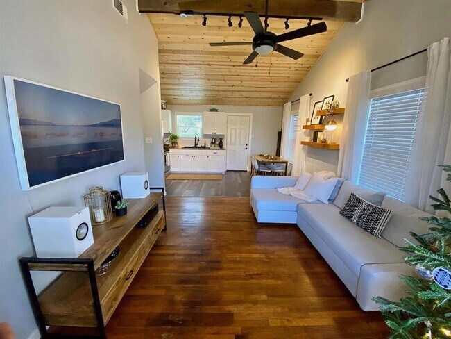 Foto del edificio - 1804 Adina St