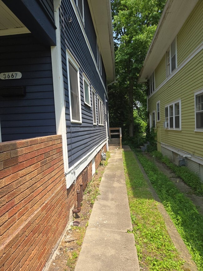 Building Photo - 3667 Birchwood Ave