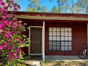 Building Photo - 35515 Oakridge Ave