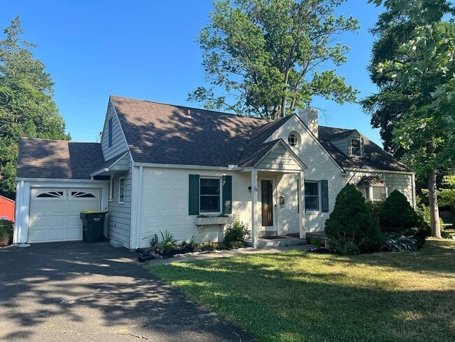 Stunning 4-Bedroom Single Family Home in Hatboro! Available mid-April! - Stunning 4-Bedroom Single Family Home in Hatboro! Available mid-April!