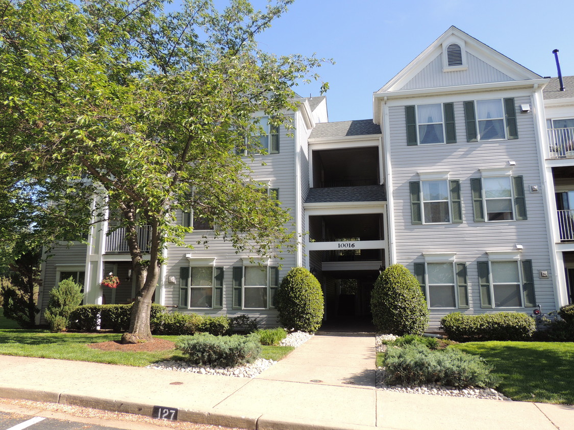 Foto principal - 10016 Vanderbilt Circle