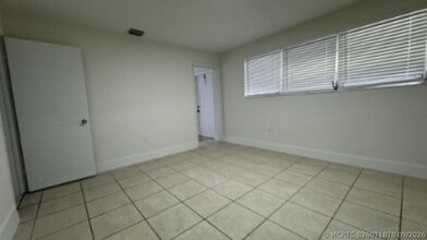 Building Photo - 842 S 63rd Ave