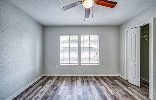 Interior Photo - Everest Gardens