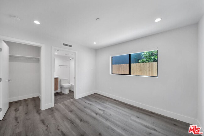 Building Photo - 11524 Emelita St