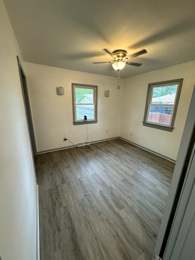 Building Photo - 6813 Urbandale Ave