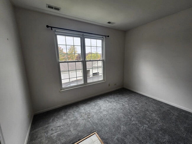 Building Photo - 149 N Waters Edge Dr