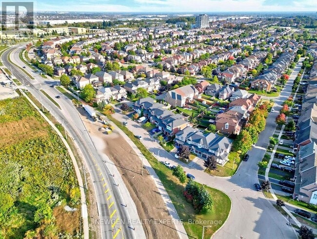 Building Photo - 68 Root Crescent