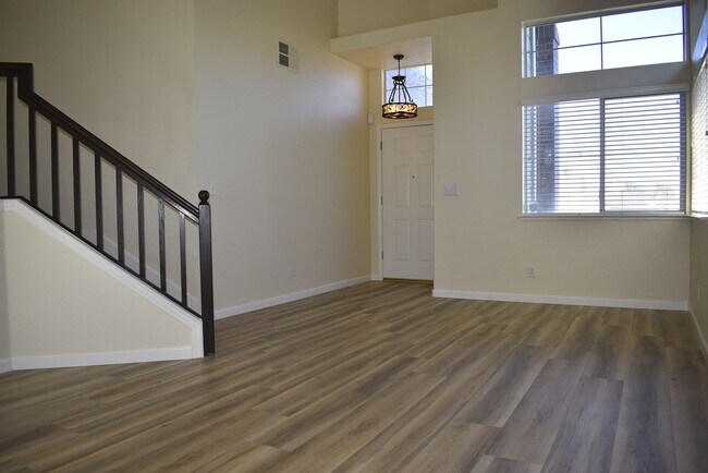 Foto del edificio - 8425 Zachis Way