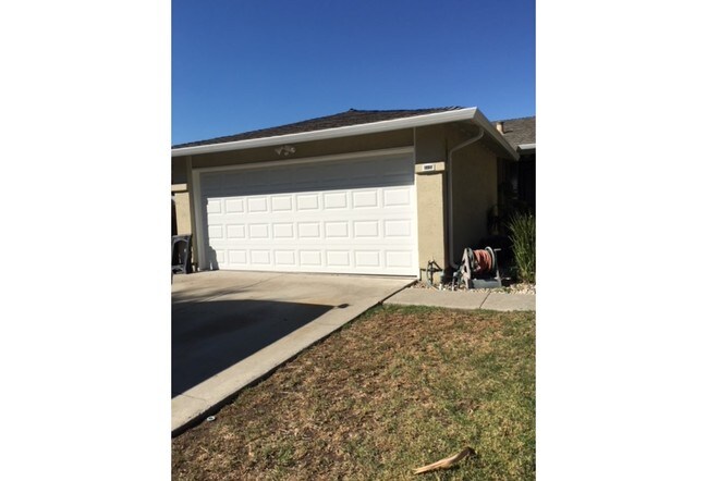 Foto del edificio - 3327 Parkhaven Ct