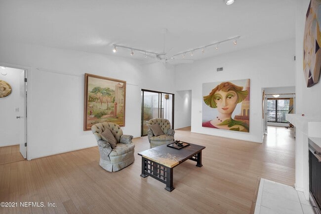 Foto del edificio - 2437 Burgundy Ct