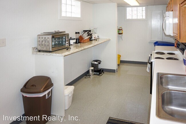 Foto del edificio - 9 br, 4 bath House - 605 N State St