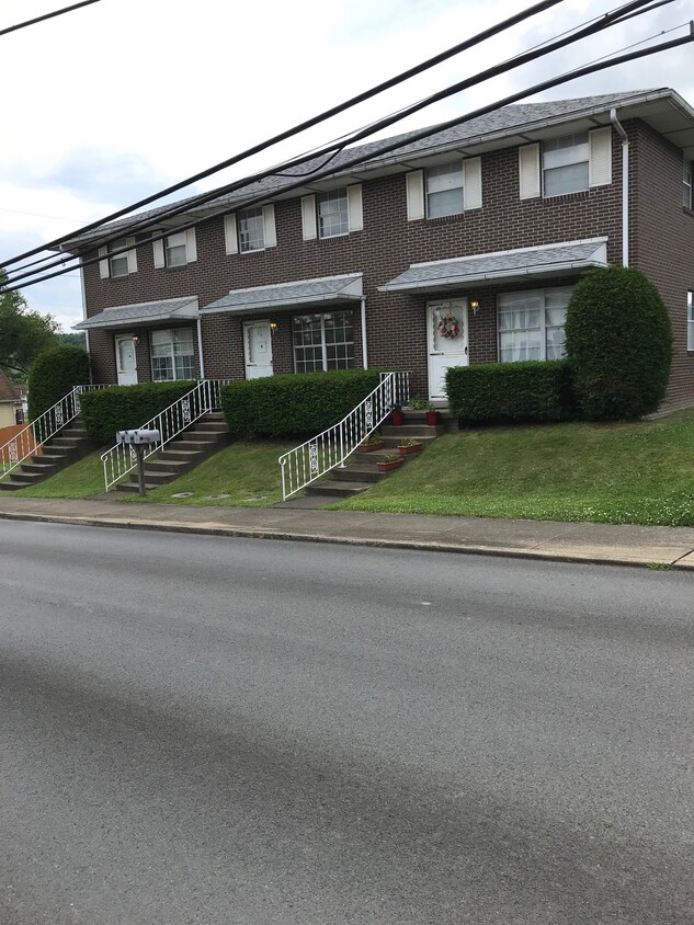 Primary Photo - 111 W Philadelphia Ave