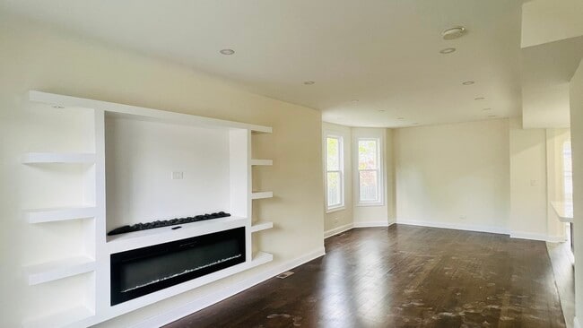 Building Photo - 4107 W Addison St