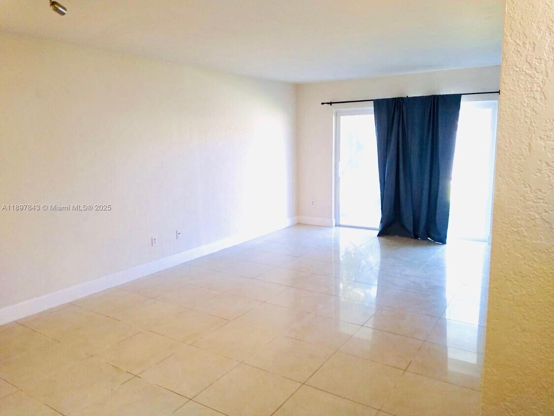 Foto principal - 7410 SW 82nd St