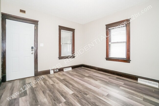 Foto del edificio - 2-Bedroom Unit Close to Freeway