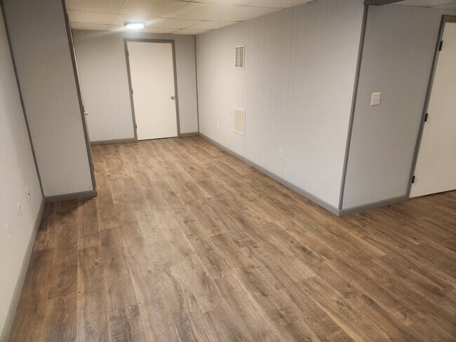 Foto del edificio - 245 Bishops Glen Dr