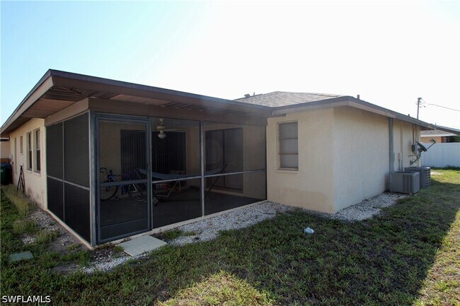 Building Photo - 3808 SE 11th Ave