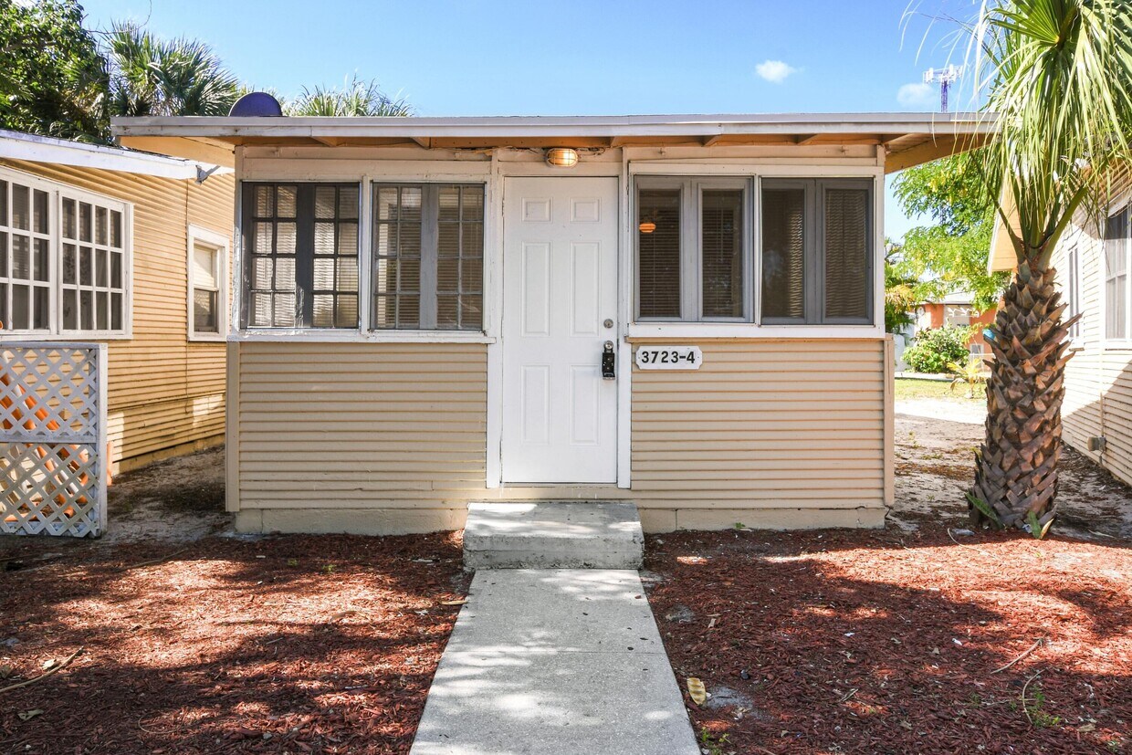 3723 Morton Ave Unit 4, West Palm Beach, FL 33405 Room for Rent in