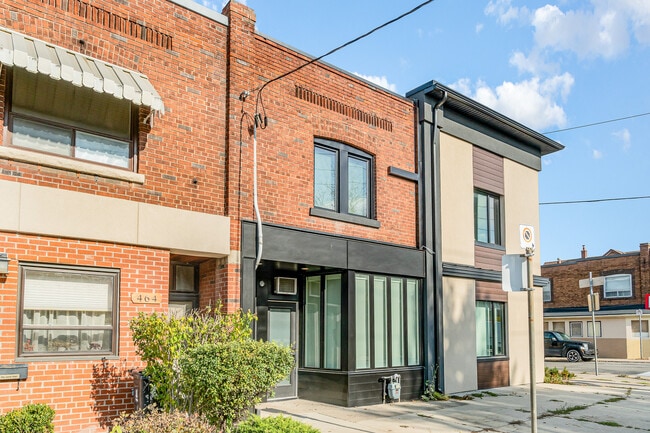 Building Photo - 466 Sammon Ave