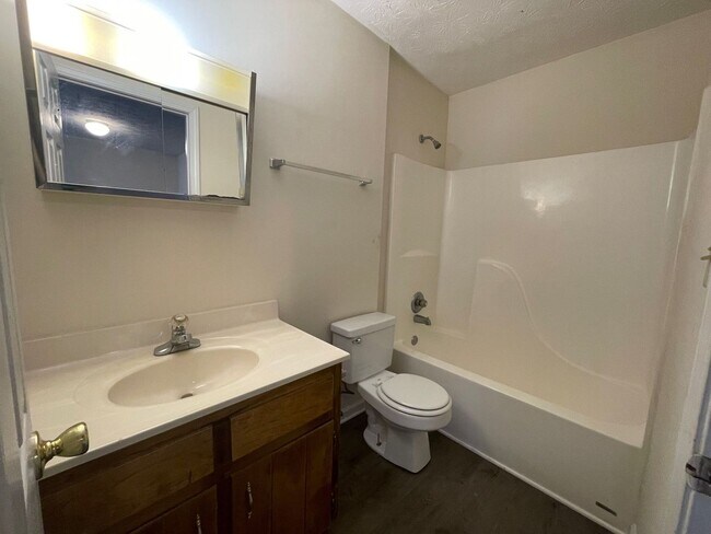 Foto del edificio - PRE LEASING AUGUST 7 2026!