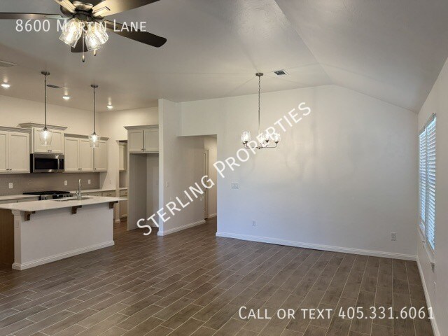 Foto del edificio - 8600 Martin Ln