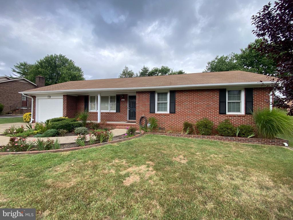 Primary Photo - 305 Sycamore Dr