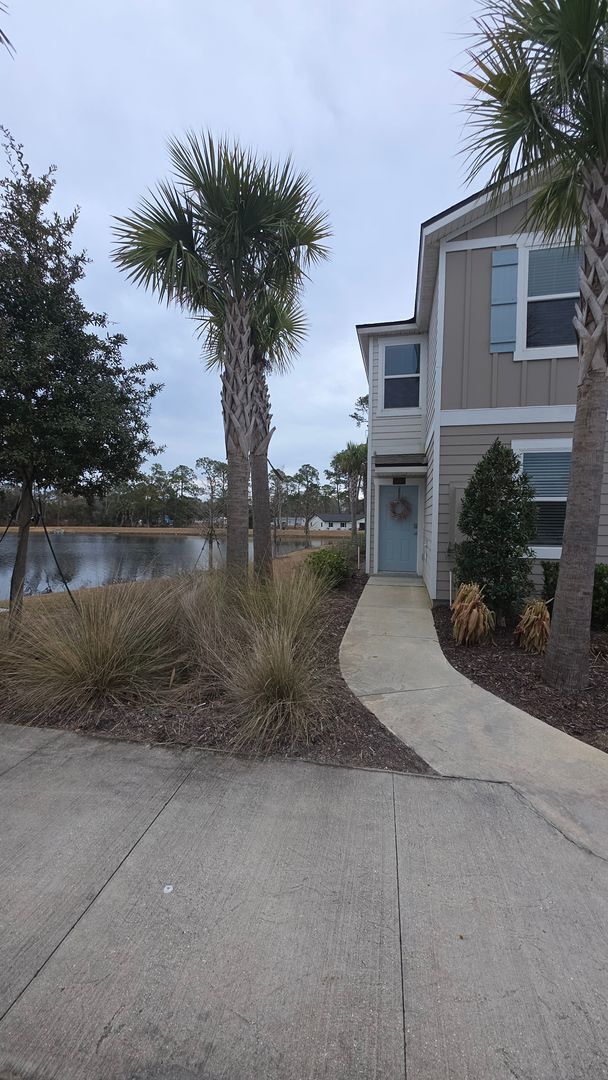Foto del edificio - 3-bedroom Townhome with easy commute to Jacksonville or Downtown St Augustine