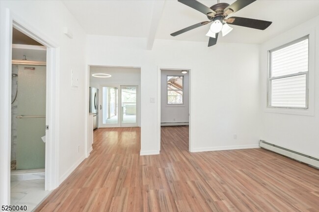 Building Photo - 907 Olive St