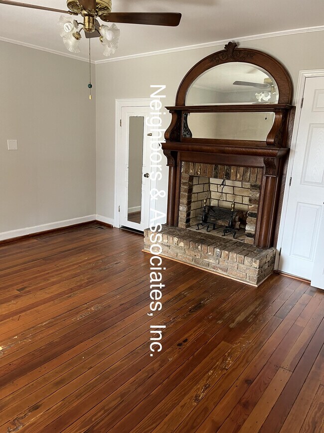 Building Photo - 307 E Parrish Dr
