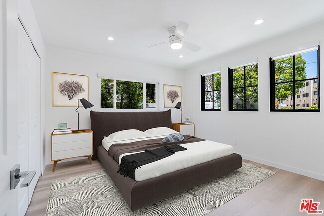 Foto del edificio - 527 S Barrington Ave