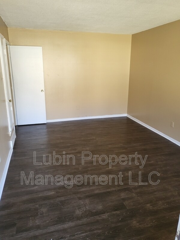 Foto del edificio - 665 Whiterock Ave