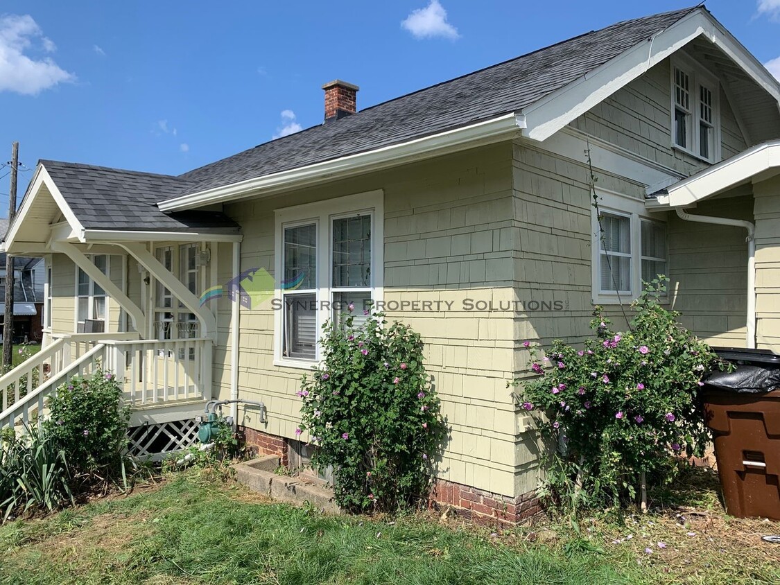 Primary Photo - Adorable 2-bedroom home with 1 car detache...