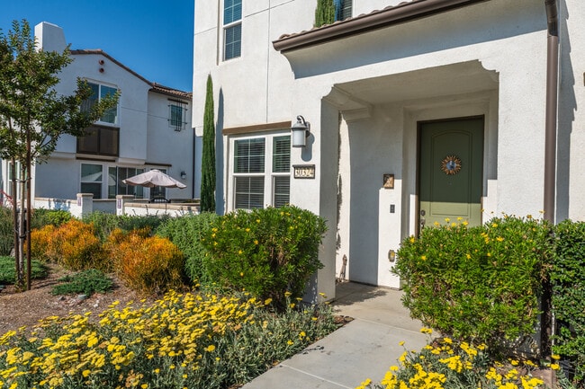 Building Photo - 30324 Town Square Dr