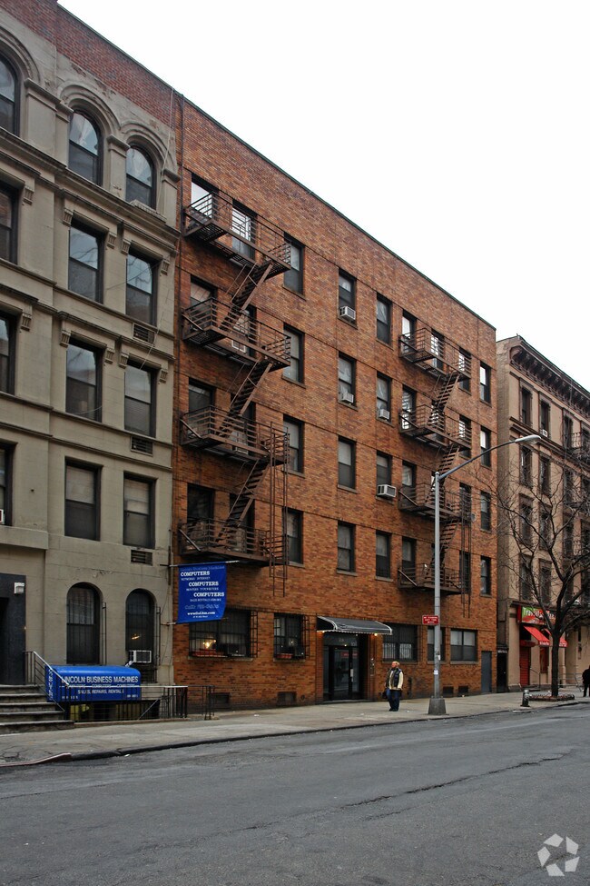 Building Photo - 107 W 68th St