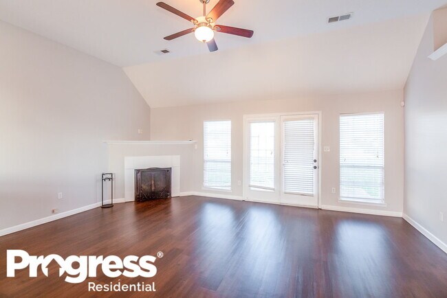 Building Photo - 2104 Eubanks Ln