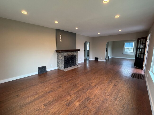 Foto del edificio - 3 Bedroom 1.5 Bath Single Family house on ...