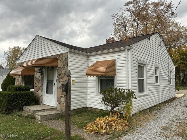 Foto del edificio - 1381 Dover Ave