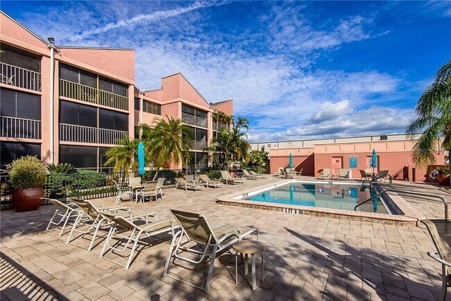 Building Photo - 3160 Matecumbe Key Rd